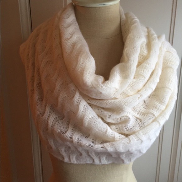 Lord & Taylor Cashmere Infinity Scarf NWT - Picture 2 of 4